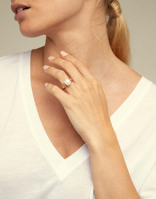 Full Pearlmoon Ring with Small Pearl