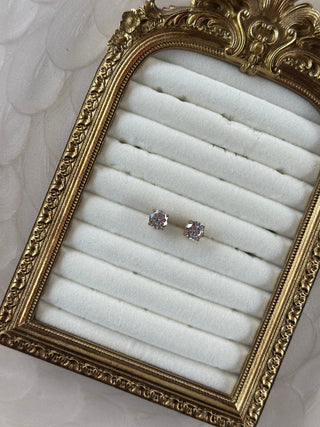 ✨The Diana Studs✨