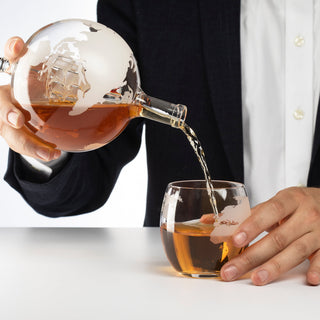 World Decanter With 4 Glasses Globe Premium Barware Gift Elegant Drinkware Collection