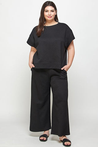 Curvy-Black Textured Cropped Pants