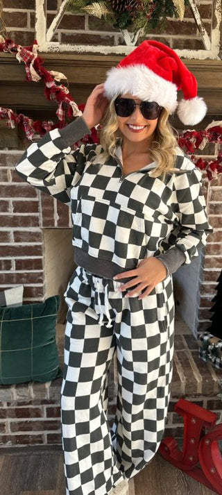 Checkmate Easy Does It Pullover - Boutique Bella BellaPullover