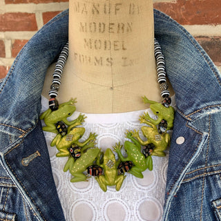 Gilded Frog Necklace - Boutique Bella BellaNecklace