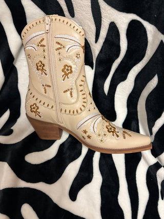 IVORY BOOT W/ FLORAL EMB. - Boutique Bella Bellashoes