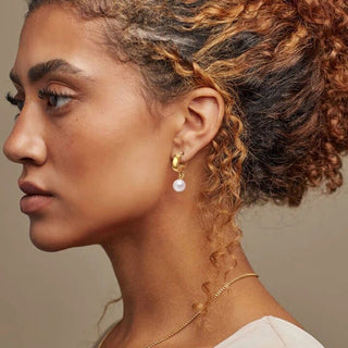 Jax Pearl Huggie - Boutique Bella BellaEarring