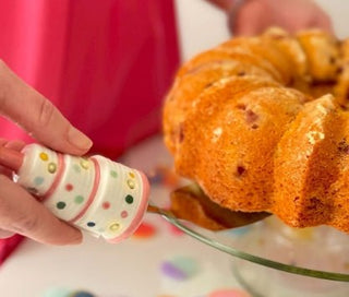 Musical Light - up Cake Server - Boutique Bella BellaKitchen Tools