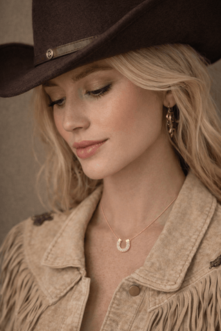 Off To The Races Horseshoe Necklace - Boutique Bella BellaNecklace