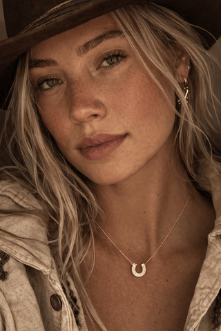 Off To The Races Horseshoe Necklace - Boutique Bella BellaNecklace