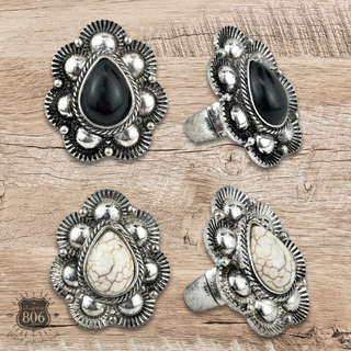 Scalloped stone teardrop stretch ring