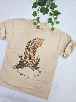 ROAR A LITTLE GRAPHIC TEE - Taupe - Boutique Bella BellaT-Shirt