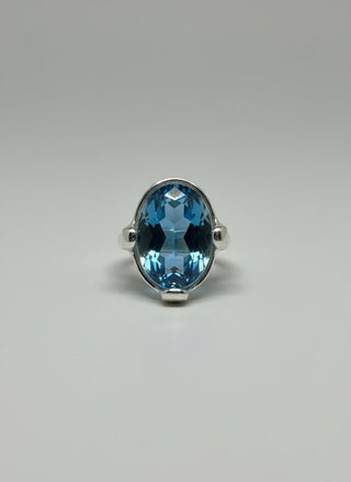 SER DESLUMBRANTE - Silver Ring with Large Oval Aqua Faceted Crystal - Boutique Bella BellaUno De 50 - Ring