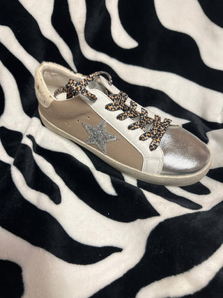 SKYLAR BEIGE TENNIS SHOES - Boutique Bella Bellashoes