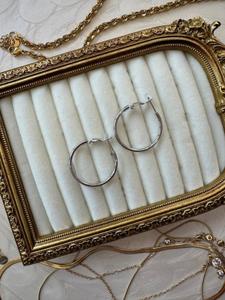 ✨The Blaire Medium Hoops- Silver✨ - Boutique Bella Bella