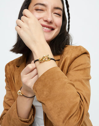 Uno De 50 Black leather bracelet with interlocking carabiner Gold - Boutique Bella BellaBracelet